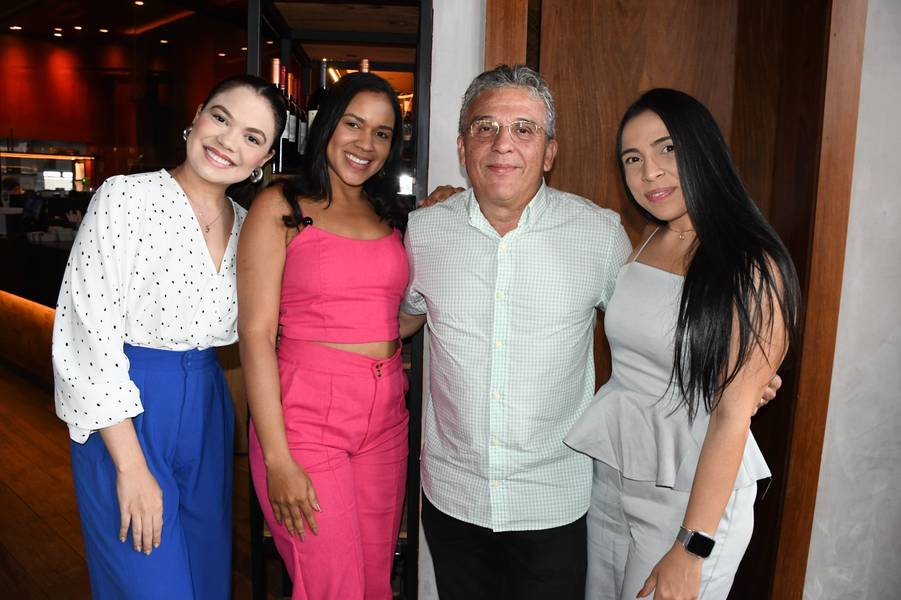 Escritório de advocacia Almeida & Costa realiza confraternização em clima de união