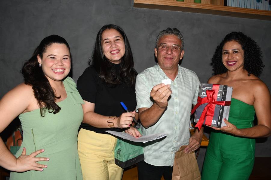 Escritório de advocacia Almeida & Costa realiza confraternização em clima de união