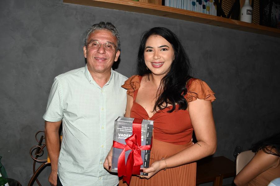 Escritório de advocacia Almeida & Costa realiza confraternização em clima de união