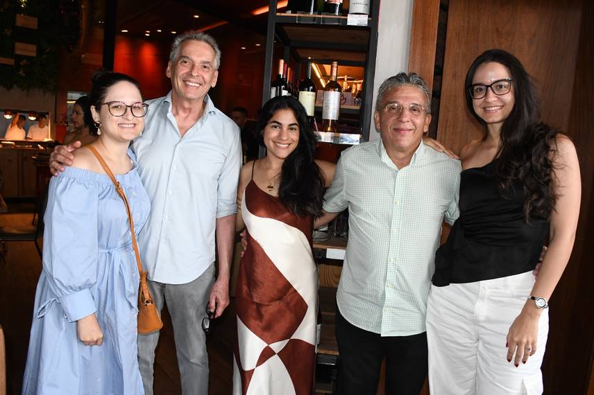 Escritório de advocacia Almeida & Costa realiza confraternização em clima de união