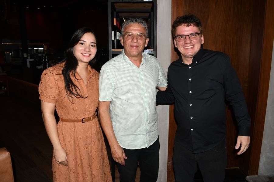 Escritório de advocacia Almeida & Costa realiza confraternização em clima de união