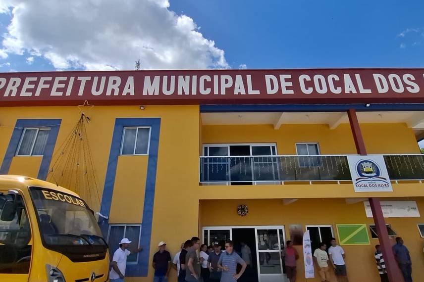 Governador inaugura obras de recuperação asfáltica e segurança em Cocal dos Alves