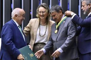 Júlio César homenageia Mão Santa e Wellington Dias com Medalha do Mérito Legislativo 2024 (Foto: Ascom) Júlio César homenageia Mão Santa e Wellington Dias com Medalha do Mérito Legislativo 2024 (Foto: Ascom)