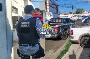 Pai e filho usuários de drogas são apreendidos após briga na zona Sul de Teresina (Foto: Repórter 12/Conecta Piauí) Pai e filho usuários de drogas são apreendidos após briga na zona Sul de Teresina (Foto: Repórter 12/Conecta Piauí)