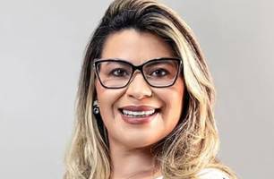 Pedro Gomes anuncia Antônia Fernandes como secretária de Saúde de José de Freitas (Foto: Reprodução) Pedro Gomes anuncia Antônia Fernandes como secretária de Saúde de José de Freitas (Foto: Reprodução)