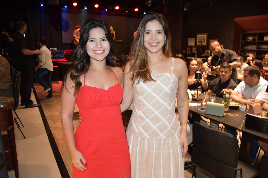 Péricles Mendel comemora aniversário com amigos no Rosetta Rock Bar