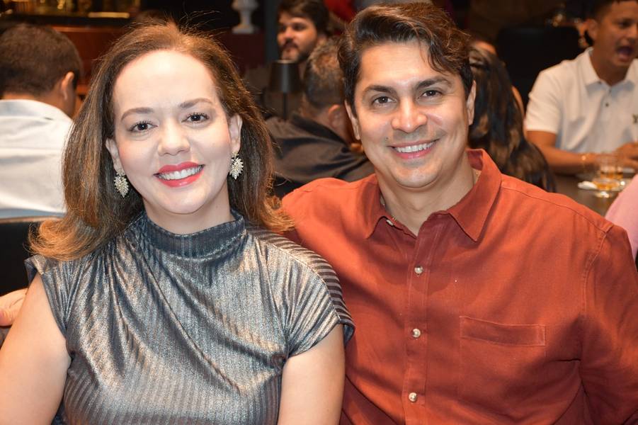 Péricles Mendel comemora aniversário com amigos no Rosetta Rock Bar