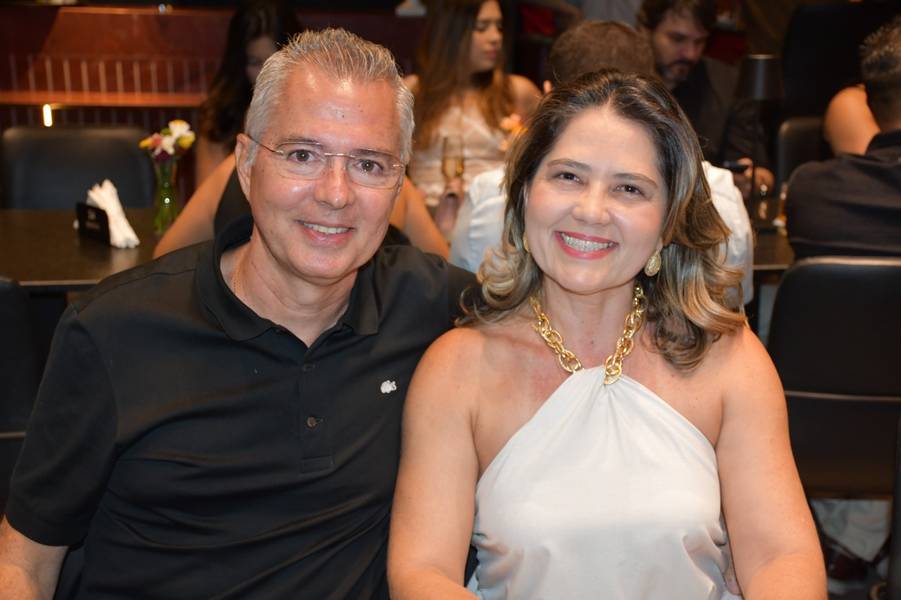 Péricles Mendel comemora aniversário com amigos no Rosetta Rock Bar