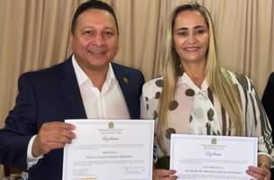 Prefeito reeleito, vice-prefeito e vereadores são diplomados em Alvorada do Gurguéia (Foto: Reprodução) Prefeito reeleito, vice-prefeito e vereadores são diplomados em Alvorada do Gurguéia (Foto: Reprodução)