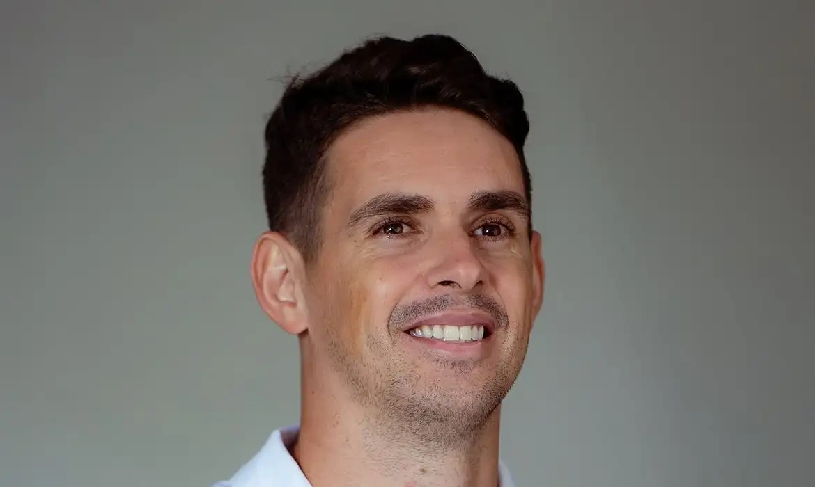 São Paulo anuncia retorno de Oscar, 14 anos após saída polêmica