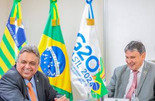 Wellington Dias e Júlio Arcoverde discutem fortalecimento da assistência social (Foto: Roberta Aline/MDS) Wellington Dias e Júlio Arcoverde discutem fortalecimento da assistência social (Foto: Roberta Aline/MDS)