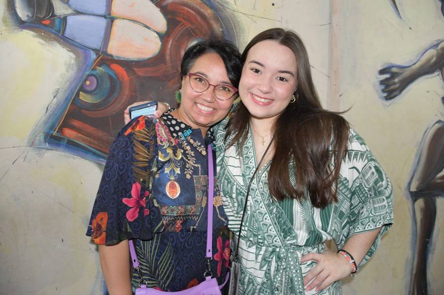 Zeca Baleiro encanta Teresina com show no Theatro 4 de Setembro