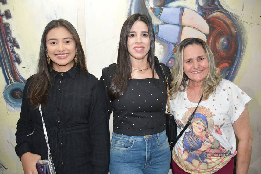 Zeca Baleiro encanta Teresina com show no Theatro 4 de Setembro