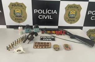 Armas apreendidas pela polícia (Foto: Reprodução) Armas apreendidas pela polícia (Foto: Reprodução)