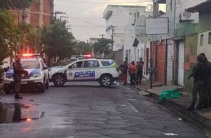 Bandido é morto a tiros durante tentativa de assalto no Centro de Teresina (Foto: Reprodução) Bandido é morto a tiros durante tentativa de assalto no Centro de Teresina (Foto: Reprodução)