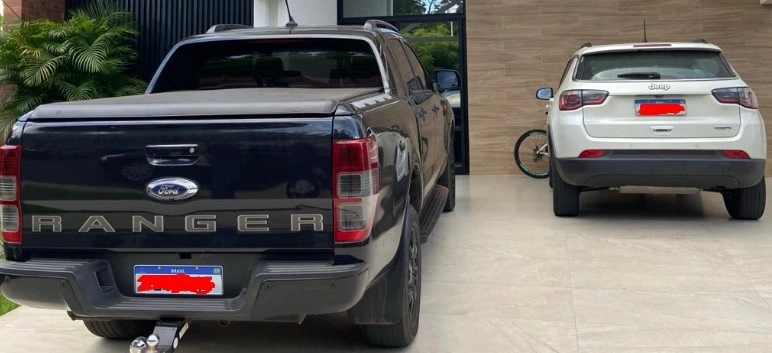 Carros apreendidos durante a operação