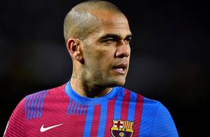 Daniel Alves pelo Barcelona (Foto: Reprodução/AFP)