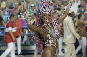 Erika Januza no desfile da Viradouro (Foto: Alex Ferro/Riotur)