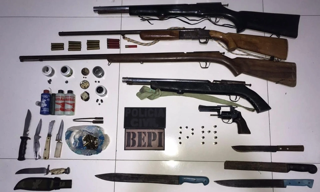 Homem possuía arsenal em casa