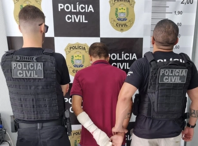 Homem preso pelos crimes de tráfico de drogas, porte ilegal e disparo de arma de fogo