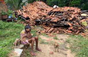 Idosa perde casa durante chuva em Parnaíba e família pede ajuda para reconstrução (Foto: Tiago Mendes) Idosa perde casa durante chuva em Parnaíba e família pede ajuda para reconstrução (Foto: Tiago Mendes)