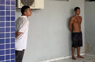 Irmãos membros de facção criminosa são presos em Parnaíba (Foto: Tiago Moura / Conecta Piauí) Irmãos membros de facção criminosa são presos em Parnaíba (Foto: Tiago Moura / Conecta Piauí)
