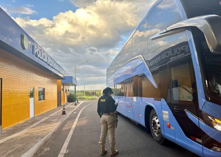 Jovem é presa em flagrante após furtar passageiros do Guanabara em Piripiri