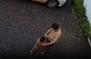 Padrasto é preso após obrigar enteado a comer mato e brita: 'Põe na boca e come!' (Foto: Reprodução) Padrasto é preso após obrigar enteado a comer mato e brita: 'Põe na boca e come!' (Foto: Reprodução)