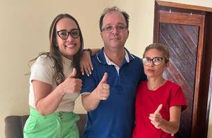 Ana Lins com blusa verde, Isabel Cristina com blusa vermelha, e o presidente do PSD (Foto: Divulgação/PSD) Ana Lins com blusa verde, Isabel Cristina com blusa vermelha, e o presidente do PSD (Foto: Divulgação/PSD)