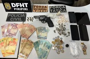Fugitivo da Penitenciária de Altos, no Piauí, é capturado e preso em flagrante com drogas e arma (Foto: Reprodução) Fugitivo da Penitenciária de Altos, no Piauí, é capturado e preso em flagrante com drogas e arma (Foto: Reprodução)