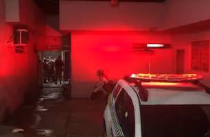 Homem agride e mantém esposa em cárcere privado por mais de 10h em Teresina (Foto: Reprodução) Homem agride e mantém esposa em cárcere privado por mais de 10h em Teresina (Foto: Reprodução)