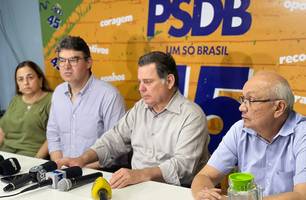 Marconi Perillo ao lado de Luciano Nunes, que está à esquerda com camisa de listras (Foto: Thiago Moura/Conecta Piauí) Marconi Perillo ao lado de Luciano Nunes, que está à esquerda com camisa de listras (Foto: Thiago Moura/Conecta Piauí)