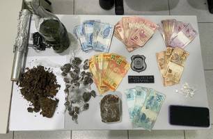 Material apreendido pela FICCO (Foto: Reprodução/PC-PI) Material apreendido pela FICCO (Foto: Reprodução/PC-PI)