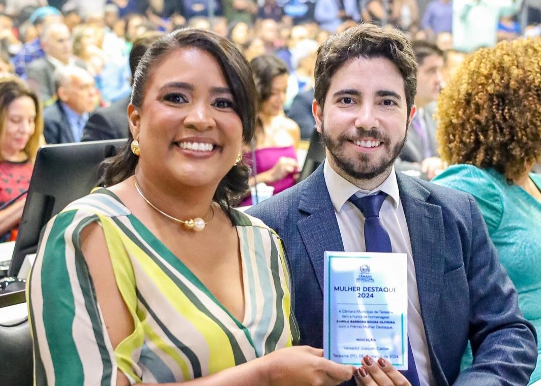 'Mulher Destaque 2024': Camila Barbosa recebe homenagem em Teresina