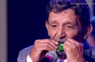 Piauiense encanta a todos no programa Silvio Santos usando folha pra tocar músicas (Foto: Reprodução) Piauiense encanta a todos no programa Silvio Santos usando folha pra tocar músicas (Foto: Reprodução)