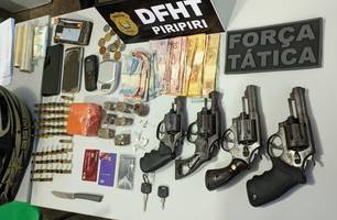 Polícias Civil e Militar deflagram operação e prendem suspeito flagrante com armas em Piripiri (Foto: Reprodução) Polícias Civil e Militar deflagram operação e prendem suspeito flagrante com armas em Piripiri (Foto: Reprodução)