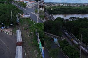 Vagão se solta de trem e Ponte Metálica fica interditada entre Teresina e Timon (Foto: Reprodução) Vagão se solta de trem e Ponte Metálica fica interditada entre Teresina e Timon (Foto: Reprodução)