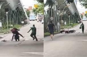 Assaltante atrapalhado é empurrado por vítima (Foto: Reprodução) Assaltante atrapalhado é empurrado por vítima (Foto: Reprodução)