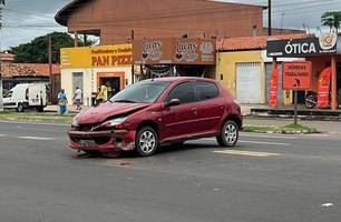 Carros se envolvem em colisão na BR-316 em Demerval Lobão (Foto: Reprodução)