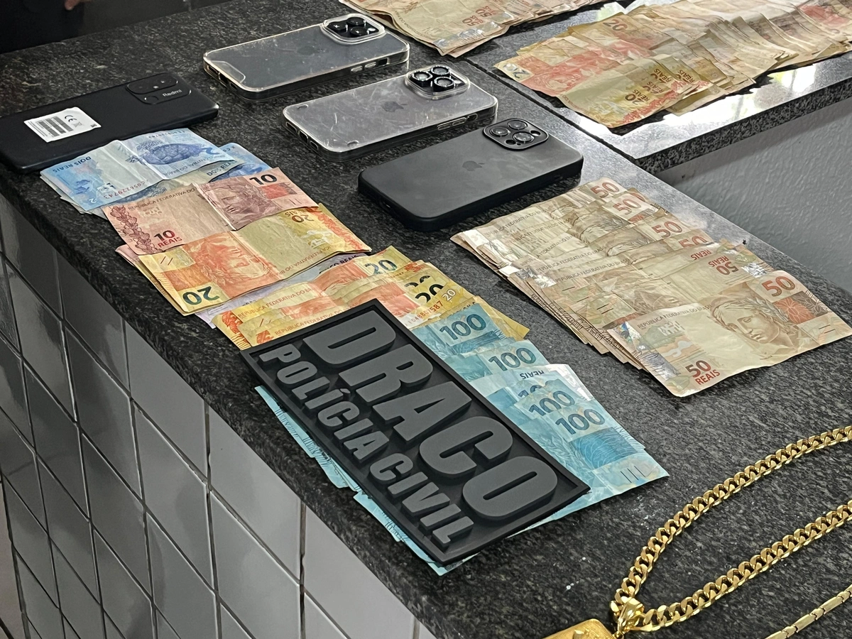 Celulares e dinheiro