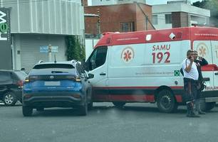 Colisão entre carro e ambulância (Foto: Conecta Piauí)