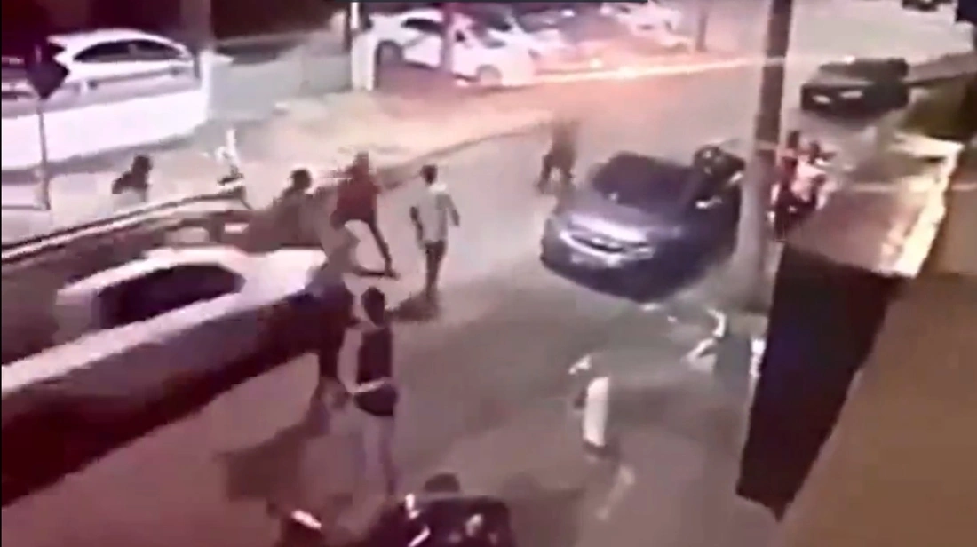 Crime foi registrado por câmeras de segurança