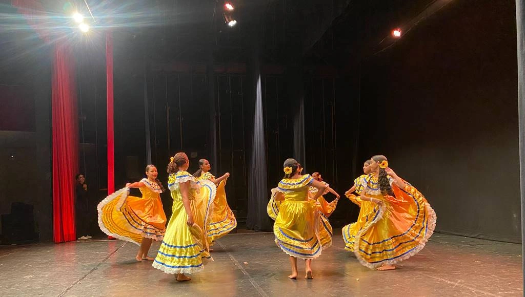 Dançarinas do Ballet Lourrany Meneses
