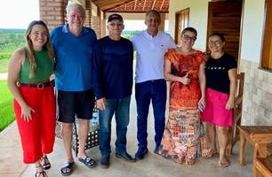 Dr. Abreu (de boné) ladeado pelo prefeito Grandão, Nonatinho, deputada Cláudia Coutinho e Christiane Pinheiro; Nova adesão. (Foto: Reprodução) Dr. Abreu (de boné) ladeado pelo prefeito Grandão, Nonatinho, deputada Cláudia Coutinho e Christiane Pinheiro; Nova adesão. (Foto: Reprodução)