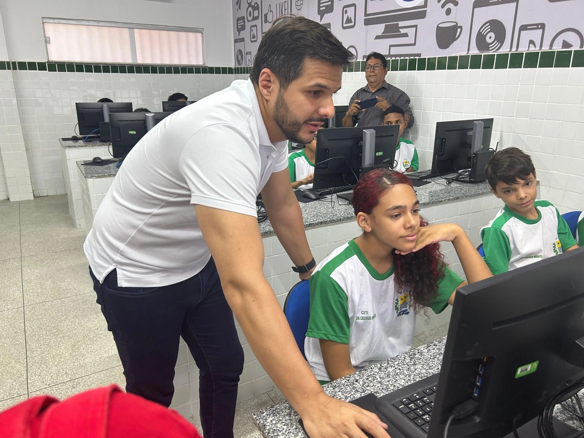 Governo do Piauí inaugura reforma do CETI Fenelon Castelo Branco em União