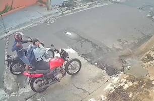 Homem é baleado durante assalto em Timon (Foto: Reprodução) Homem é baleado durante assalto em Timon (Foto: Reprodução)