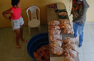 Homem rouba comércio em Teresina (Foto: Reprodução) Homem rouba comércio em Teresina (Foto: Reprodução)