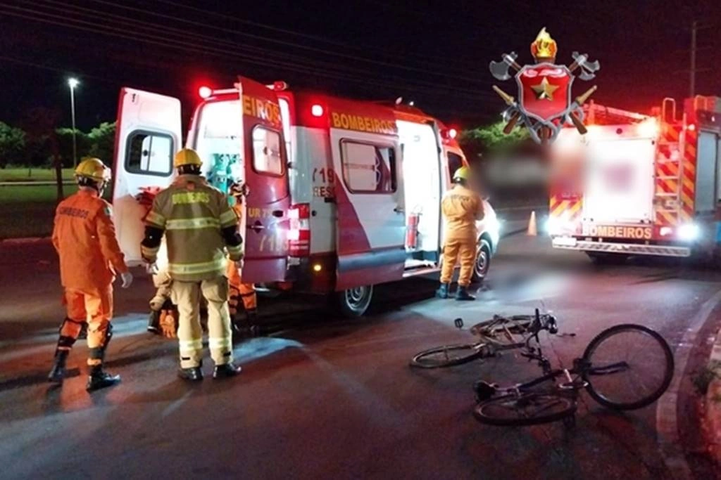 Motorista atropela cinco ciclistas