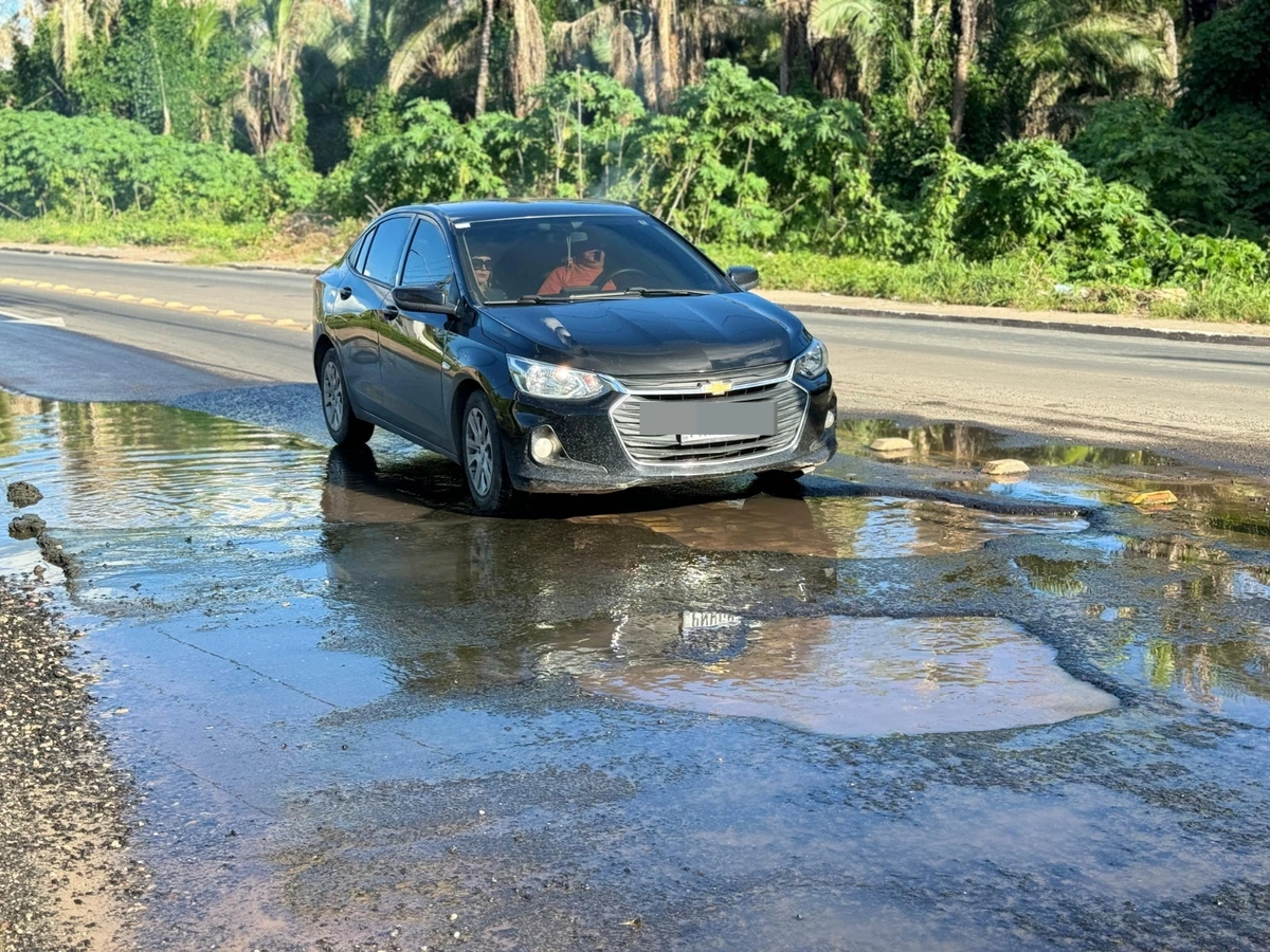 População reclama de condições do asfalto de avenida da zona Norte de Teresina