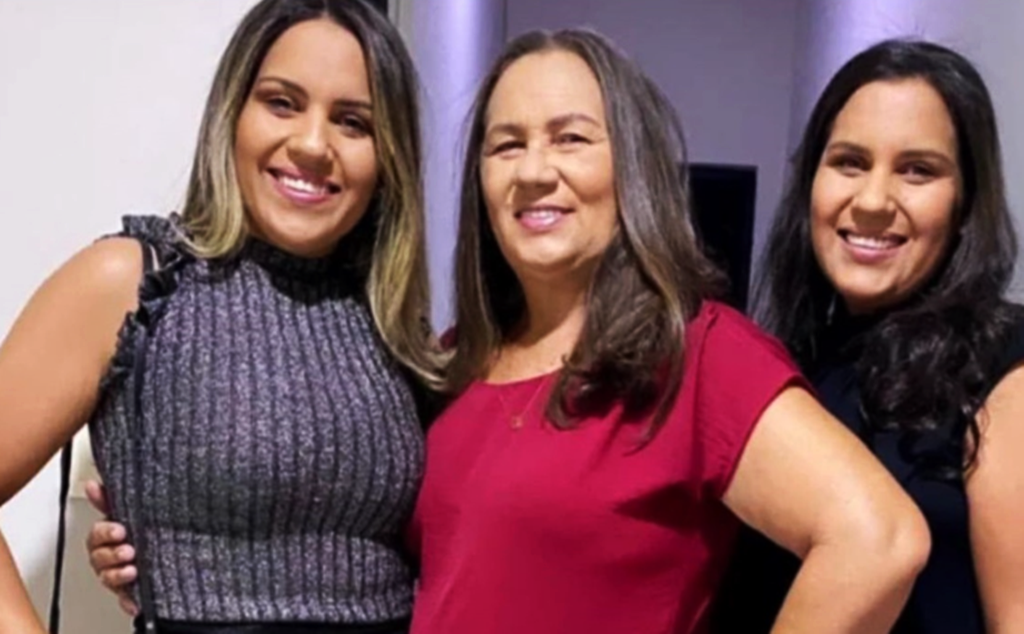 Prefeita Ana Delcides e as filhas